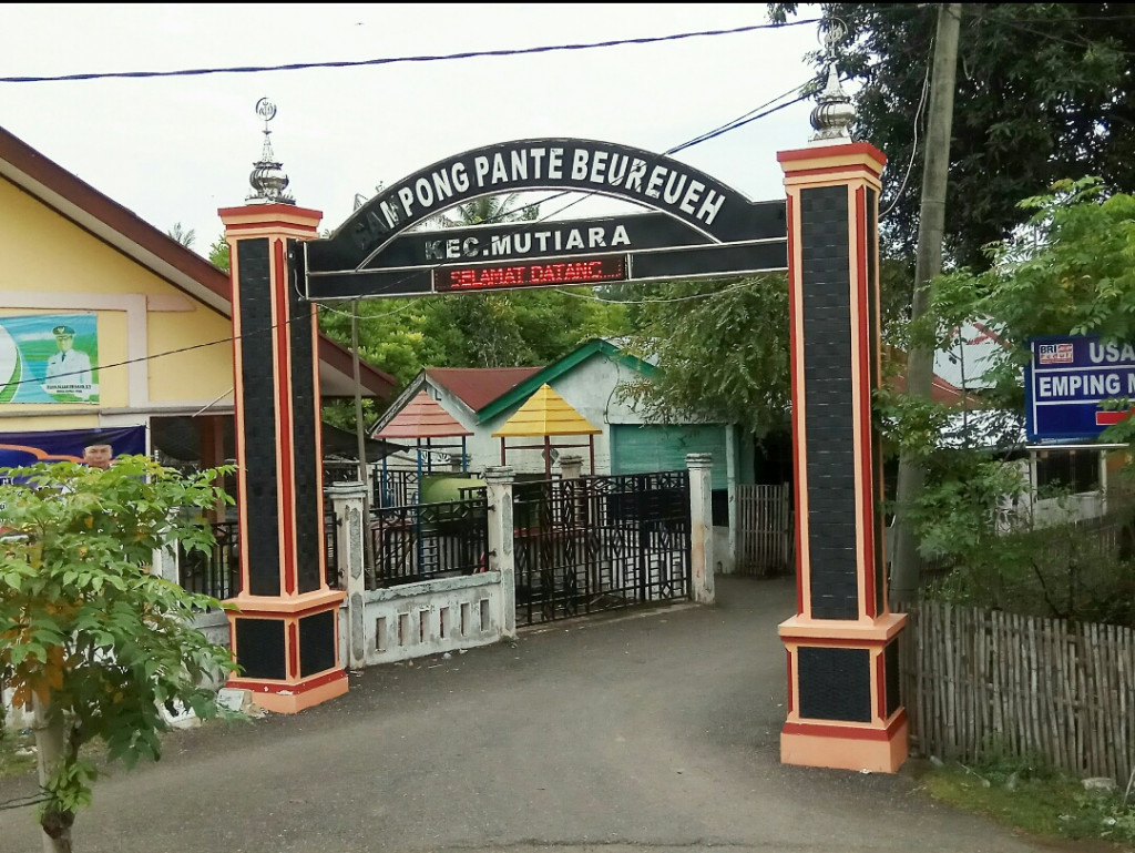 Gapura Gampong Pante Beureueh